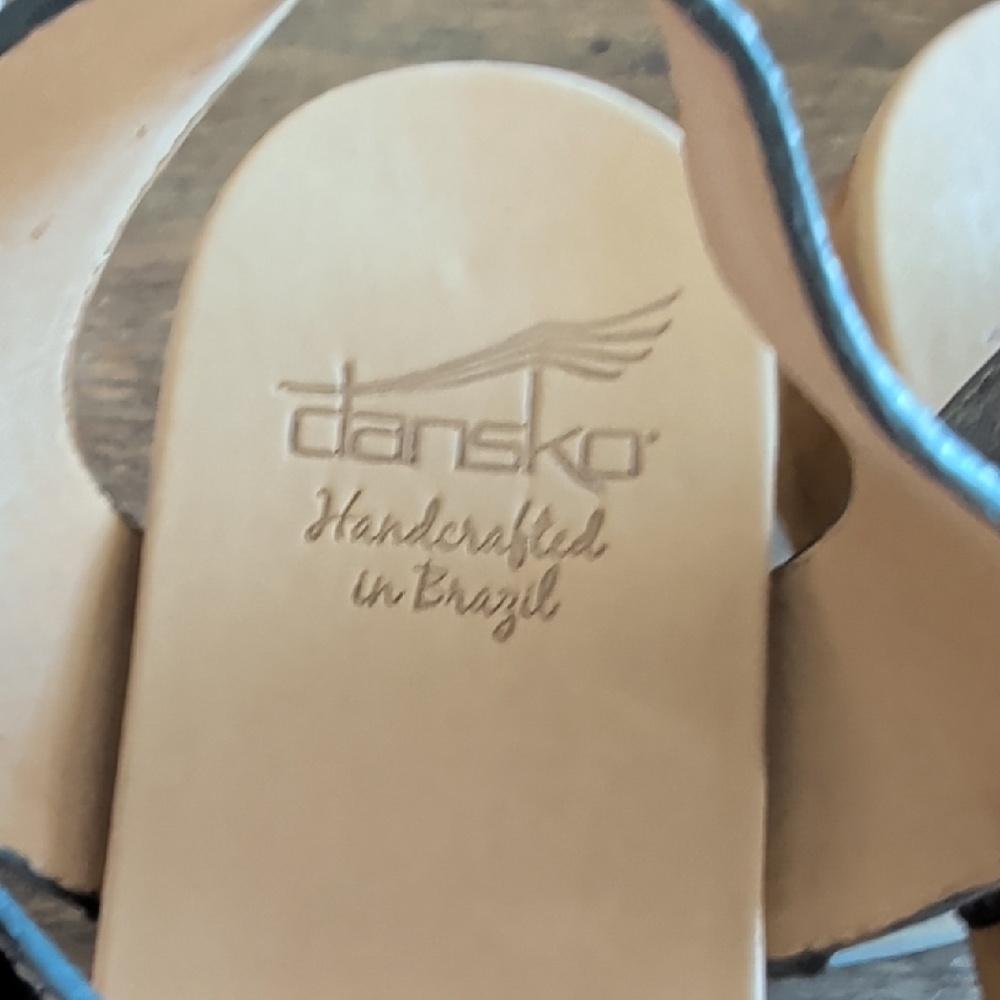 Dansko Metallic Silver Leather Cutout Buckle Sandals, Never Worn!! - Picture 2 of 8